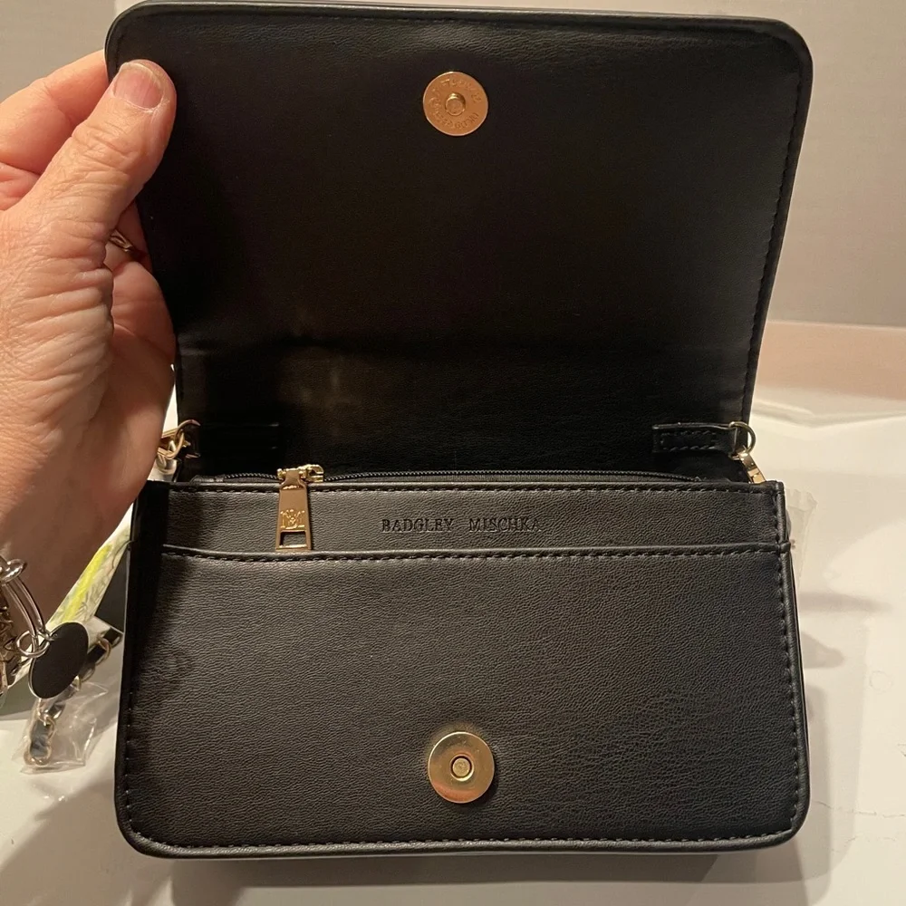 NWT Badgley Mischka Black Sequin Satin & Vegan Leather Crossbody Clutch Money‎